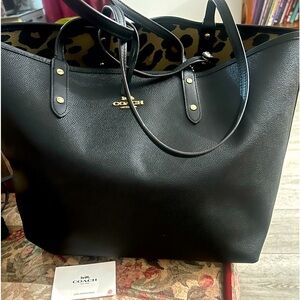 Coach bag   use it only 1 time on a a really good  condition